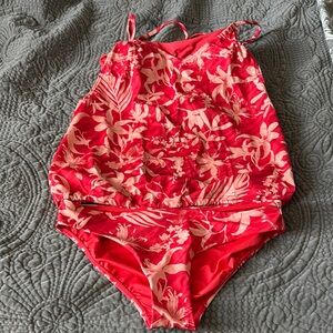 Athleta Floral Red and Cream Bubble Hen Tankini Swimsuit